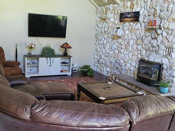 2nd image of 7 Meadow Creek Dr #7