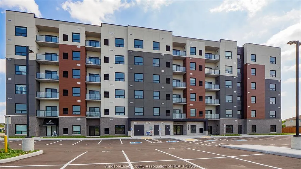 2 bed, 2.0 bath, 1129 sqft, $2,395 — Photo 2
