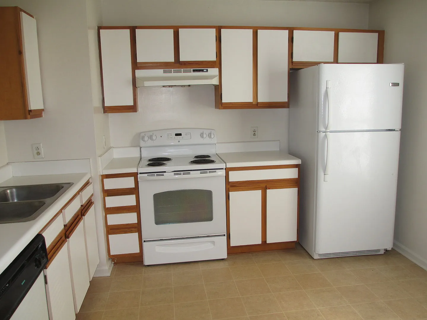 2 Bedroom, 1 bath apartment Upstairs Unit — Photo 3