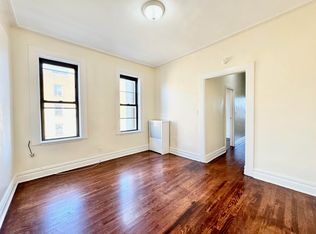 3090 38th St APT 4R, Astoria, NY 11103