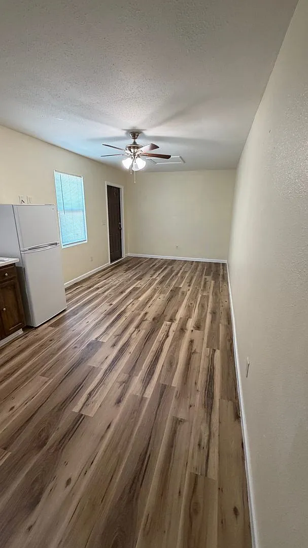143 Claire Ave N unit 101 — Photo 3