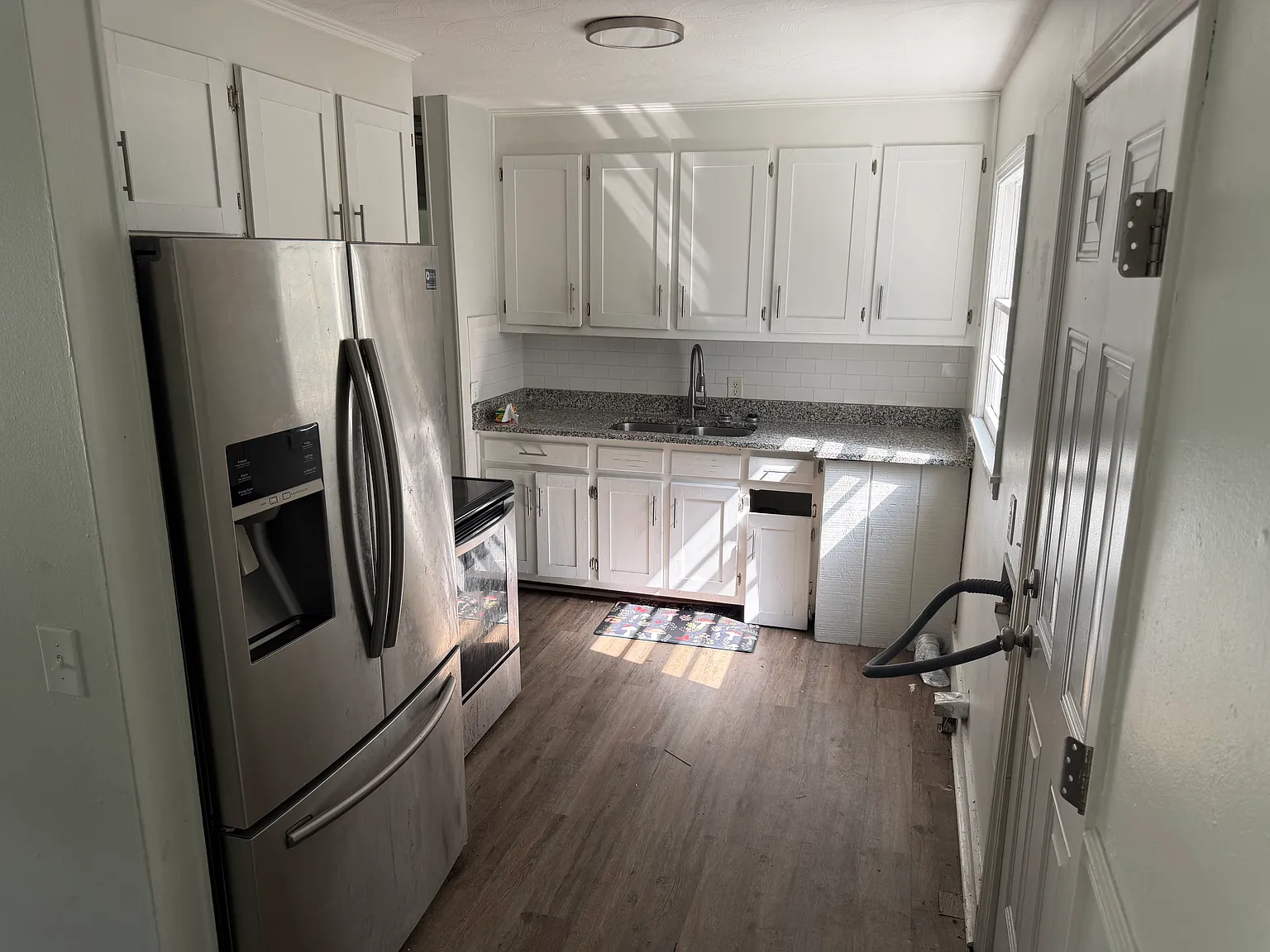 3 bed, 960 sqft, $1,400 — Photo 3