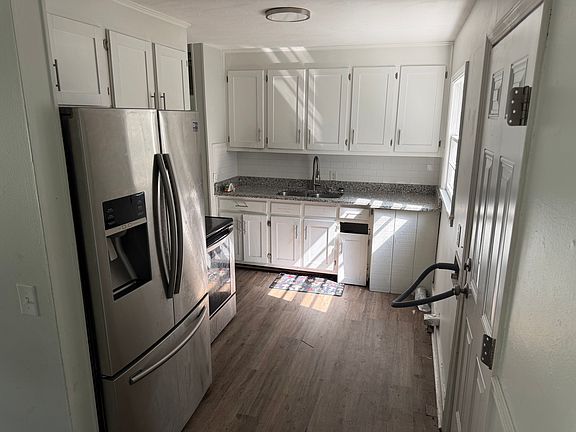 3rd image of 1002 Hillcrest Dr