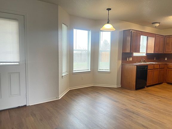4th image of 3605 Del Mar Ct
