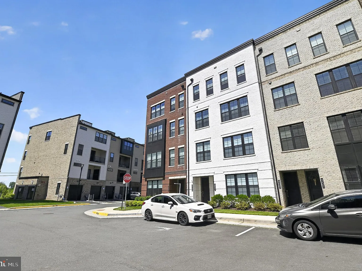 Metro Walk Flats/Lifts Condo — Photo 2