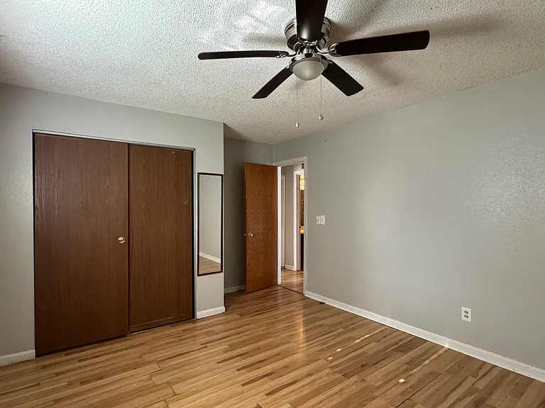2322 Lombard Ave — Photo 5