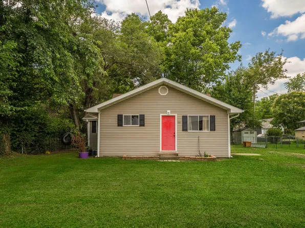 621 N Walnut Avenue, Republic, MO 65738