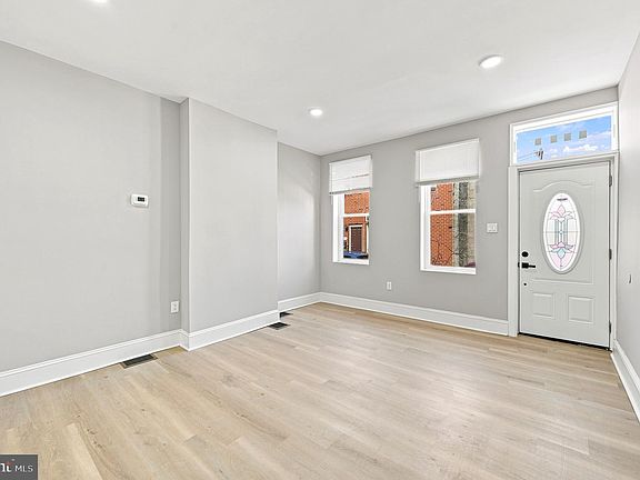 3rd image of 3105 N Chadwick St