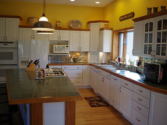 Gourmet Kitchen 
