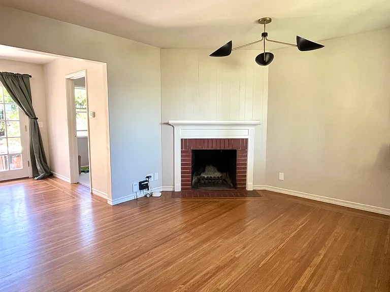 1630 Mariposa St — Photo 2