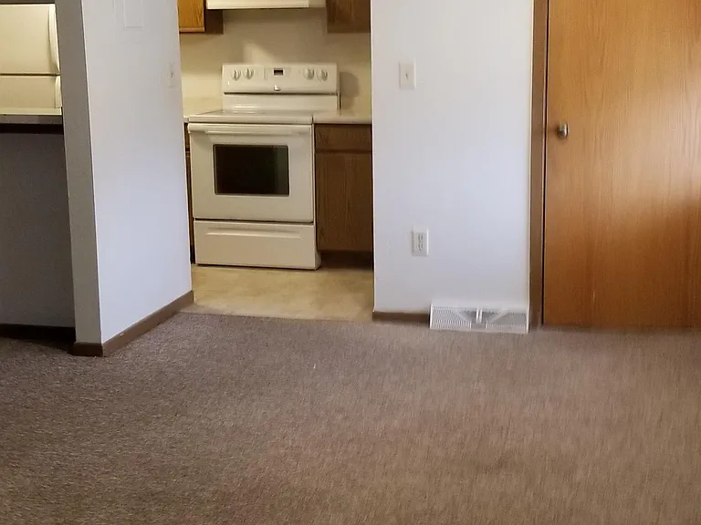 401 N Walnut St — Photo 13