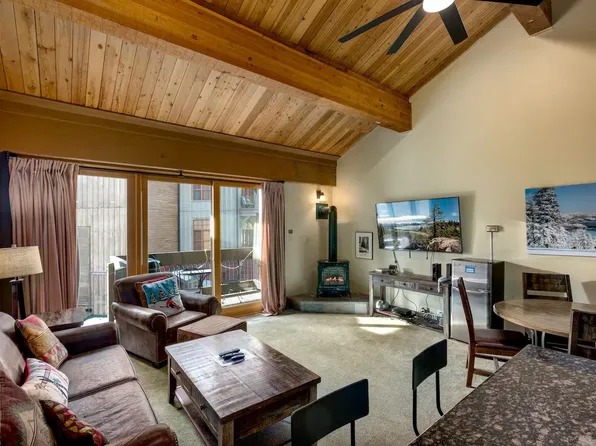 2000 N Village Dr APT 317, Truckee, CA 96161