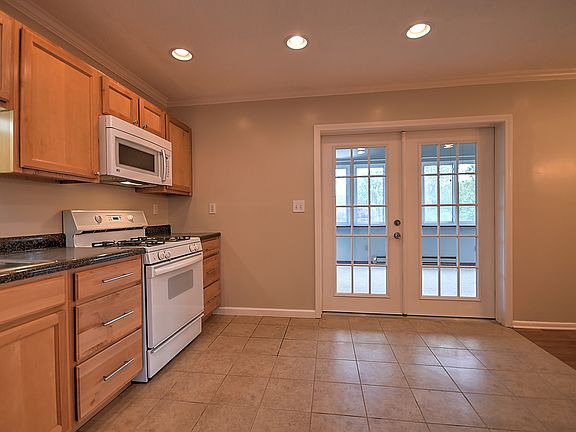 5th image of 1034 Grace Dr