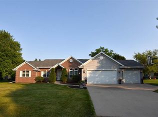 2931 Pine Ridge Rd, Oshkosh, WI 54904