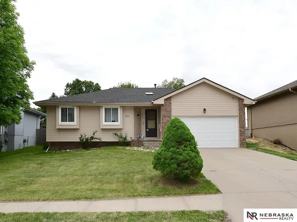 2703 Alberta Ave, Bellevue, NE 68147