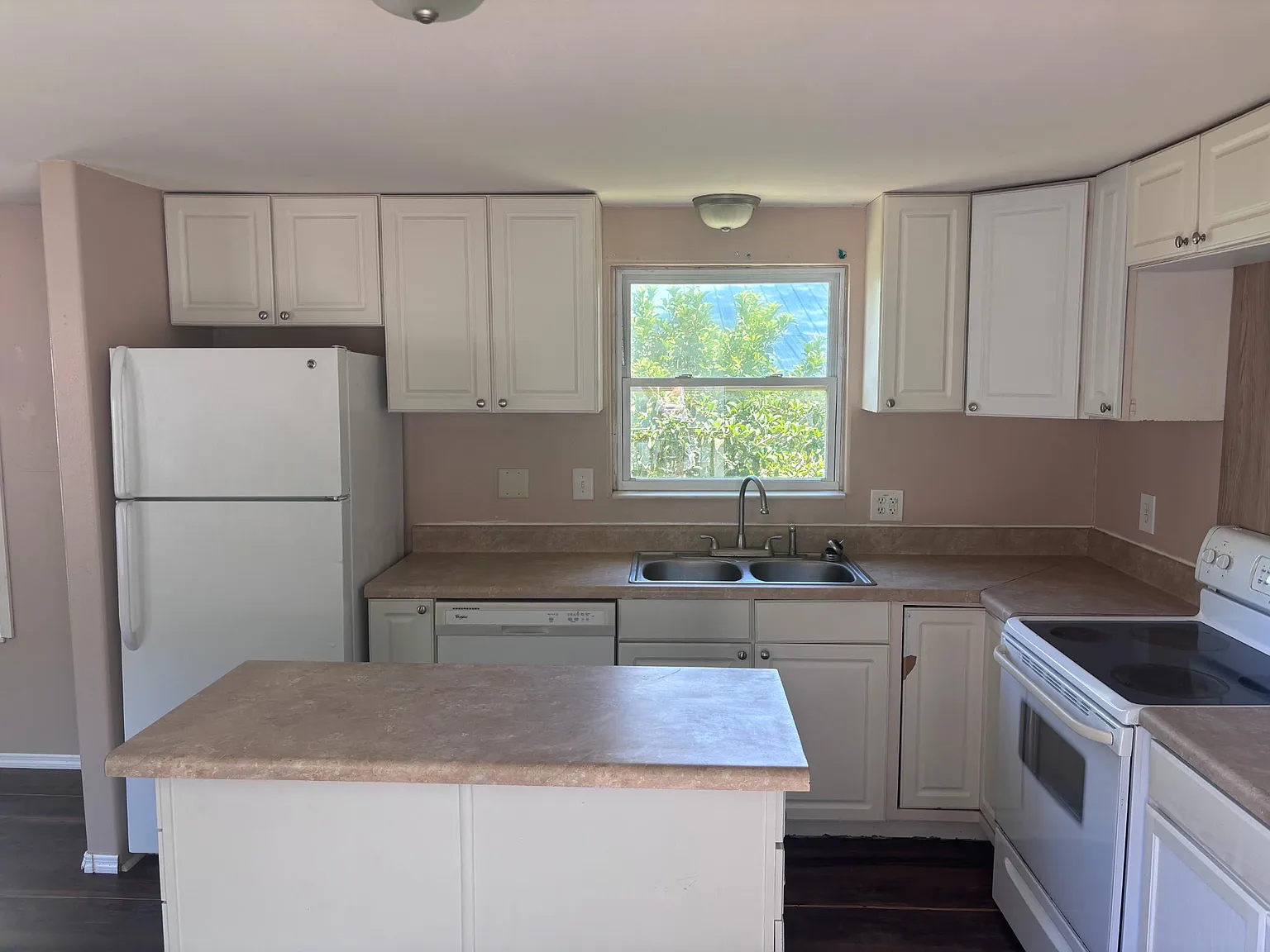 2 bed, $1,100 — Photo 2