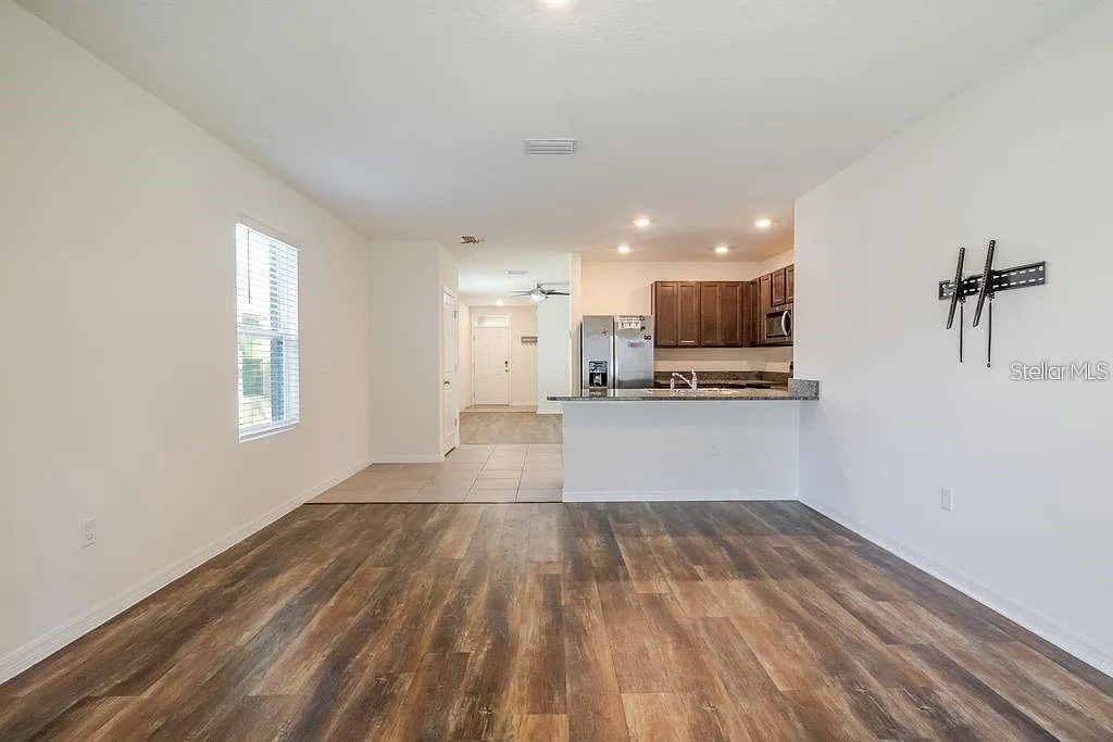 3 bed, 2.0 bath, 1516 sqft, $2,450 — Photo 3