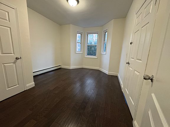2nd image of 194 Hall St #1
