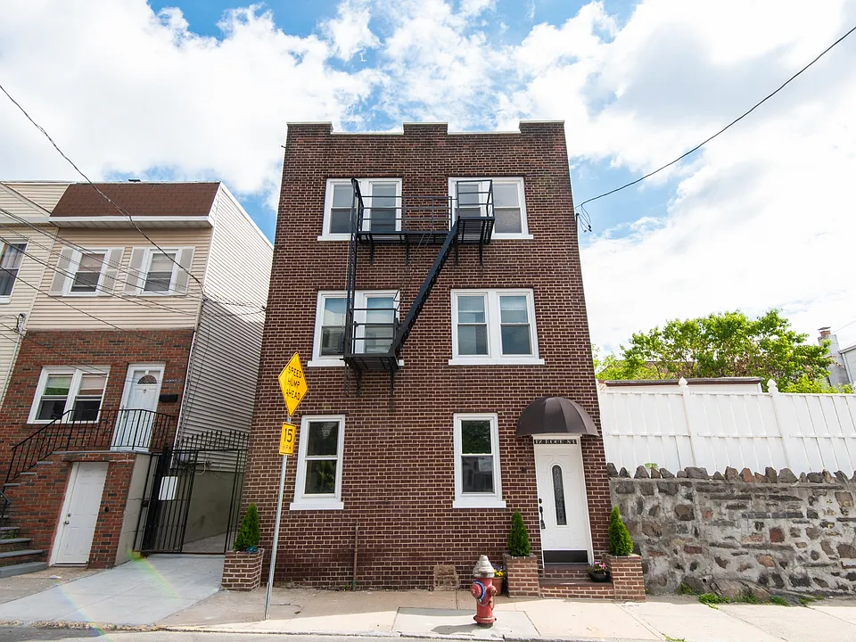 12 Rock St