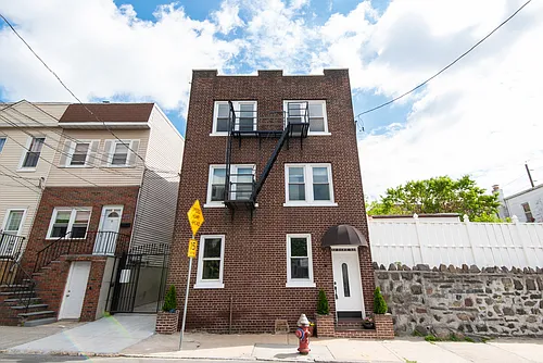 12 Rock St Photo 1