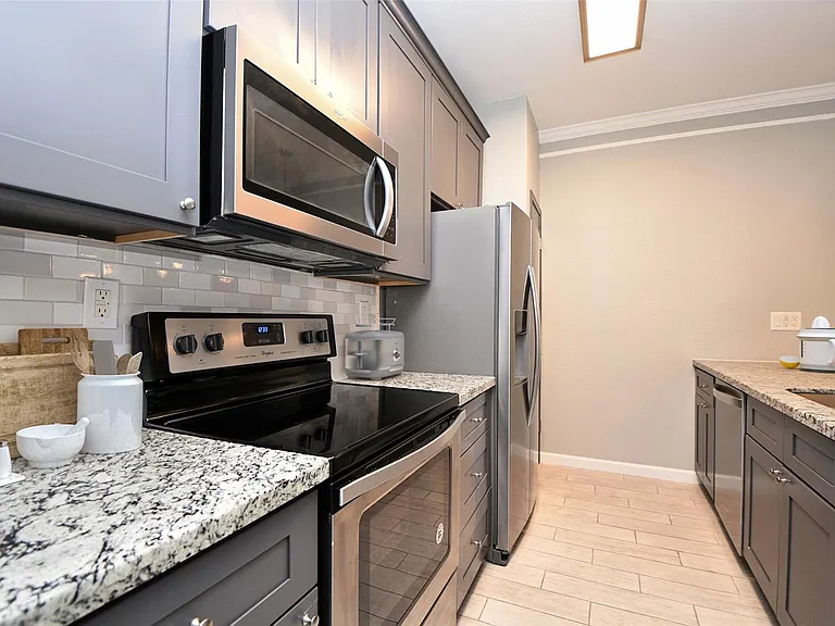 382 Wilcrest Dr — Photo 9