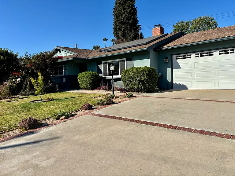 448 Ben Ct — Photo 16