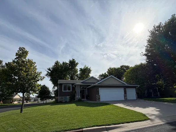 201 Golden Bear Ln, Zumbrota, MN 55992