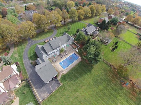 3rd image of 106 Clubhouse Dr