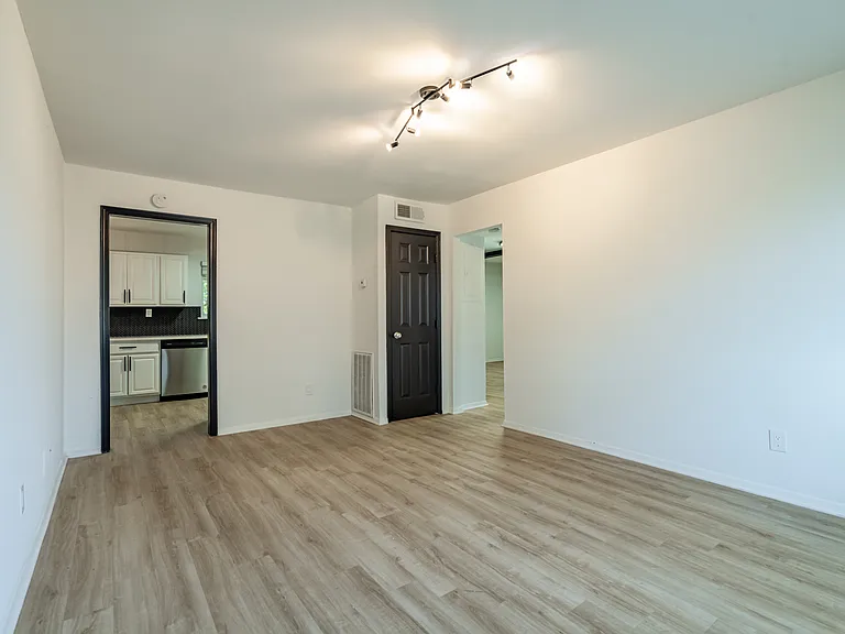 740 Mozley Dr SE #C8 — Photo 2