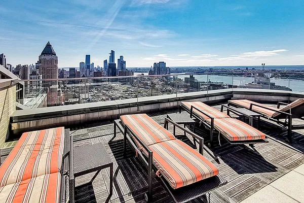 Rented by Lin Pan Realty Group LLC | media 27