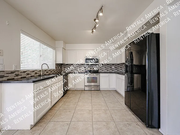 2361 W Myrtle Dr — Photo 13