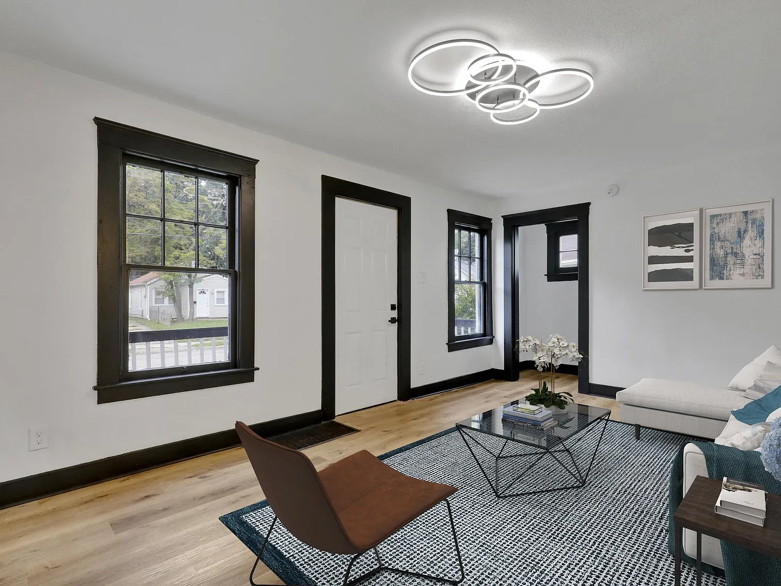 3 bed, 2100 sqft, $1,690 — Photo 2