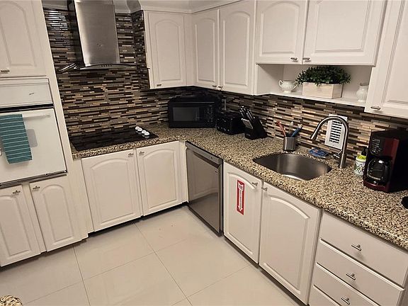 3rd image of 4001 S Ocean Dr Penthouse 4J