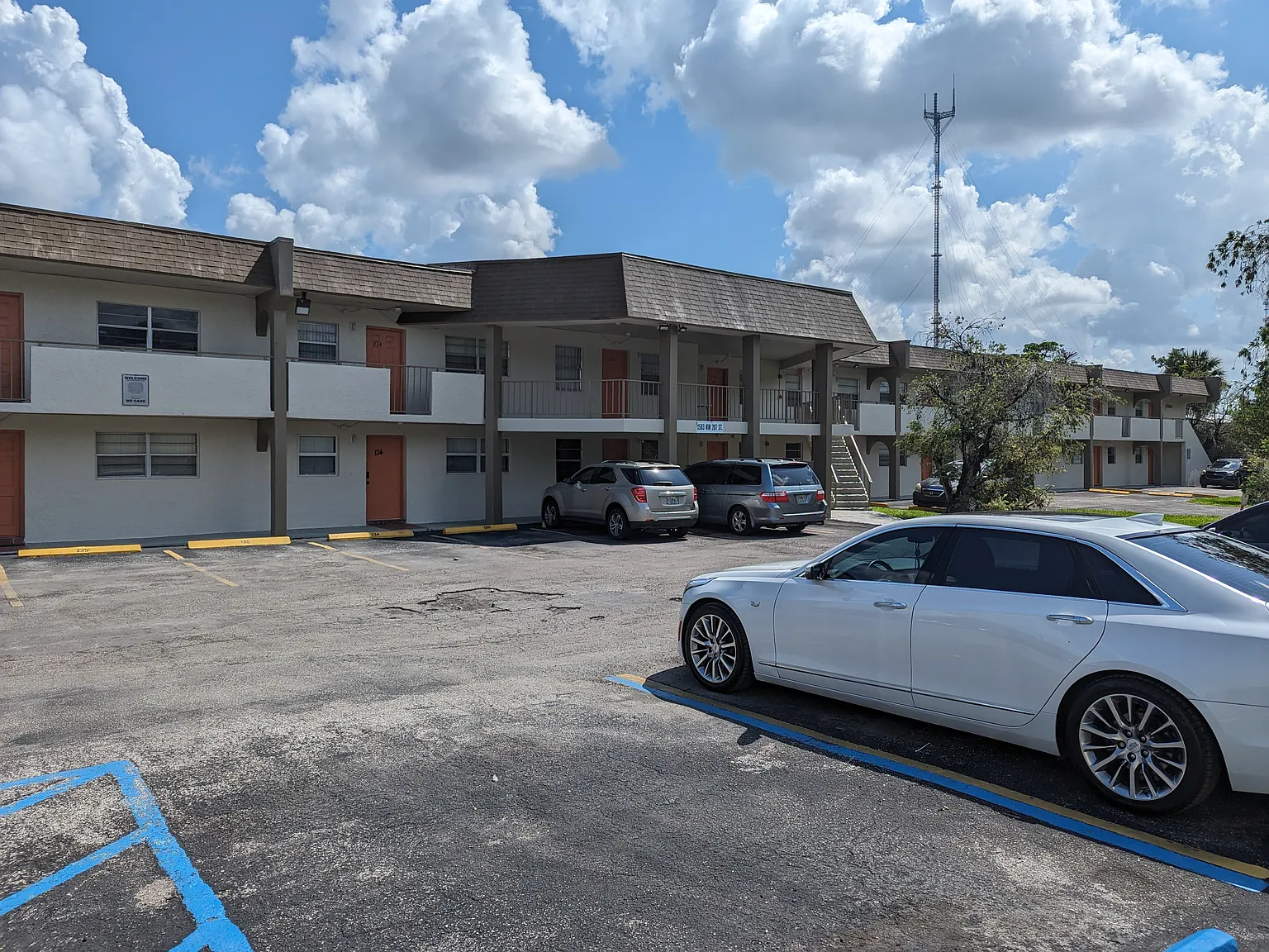2 bed, 931 sqft, $2,000 — Photo 1