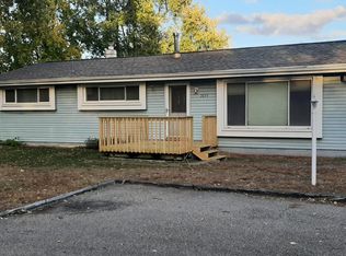 2854 Frembes Rd, Waterford, MI 48329