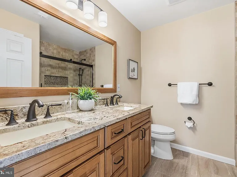 21916 Bellair Ct — Photo 32