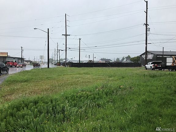 4th image of 1122 W Wishkah St