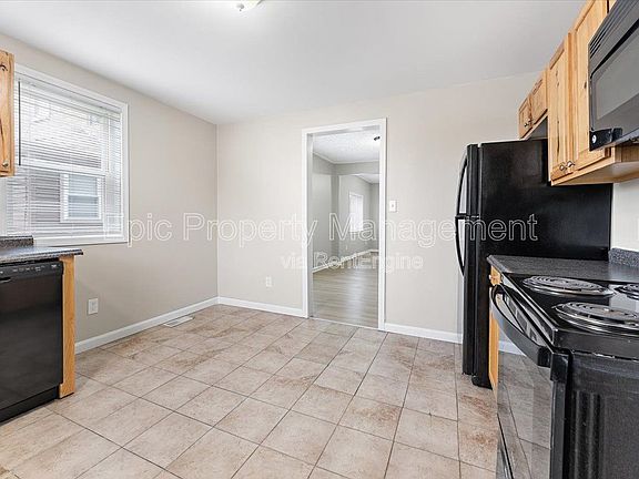 3rd image of 647 Elm St