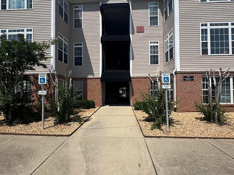 2511 Huntscroft Ln #303 — Photo 1