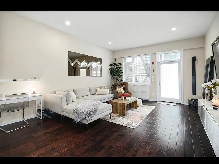 817 N Lawrence St #201 — Photo 14