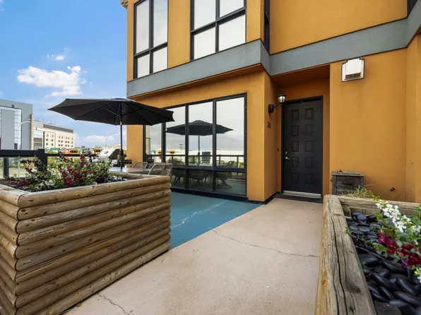 10625 Kingsway Ave NW #201, Edmonton, AB T5G 2Z6