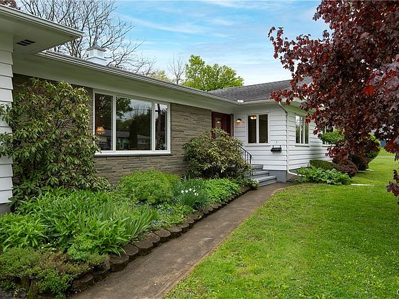 3rd image of 7 Knollwood Rd