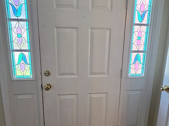 3rd image of 901 Fairborn Cir