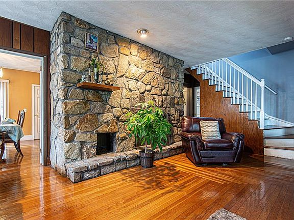 5th image of 16 Riverfarm Rd