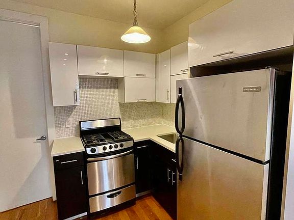 3rd image of 1057 Bergen St #1LB
