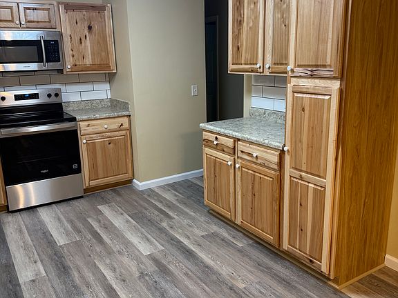 2nd image of 102 Ora Cir