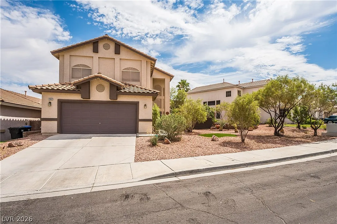 4 bed, 3.0 bath, 2267 sqft, $2,900 — Photo 2