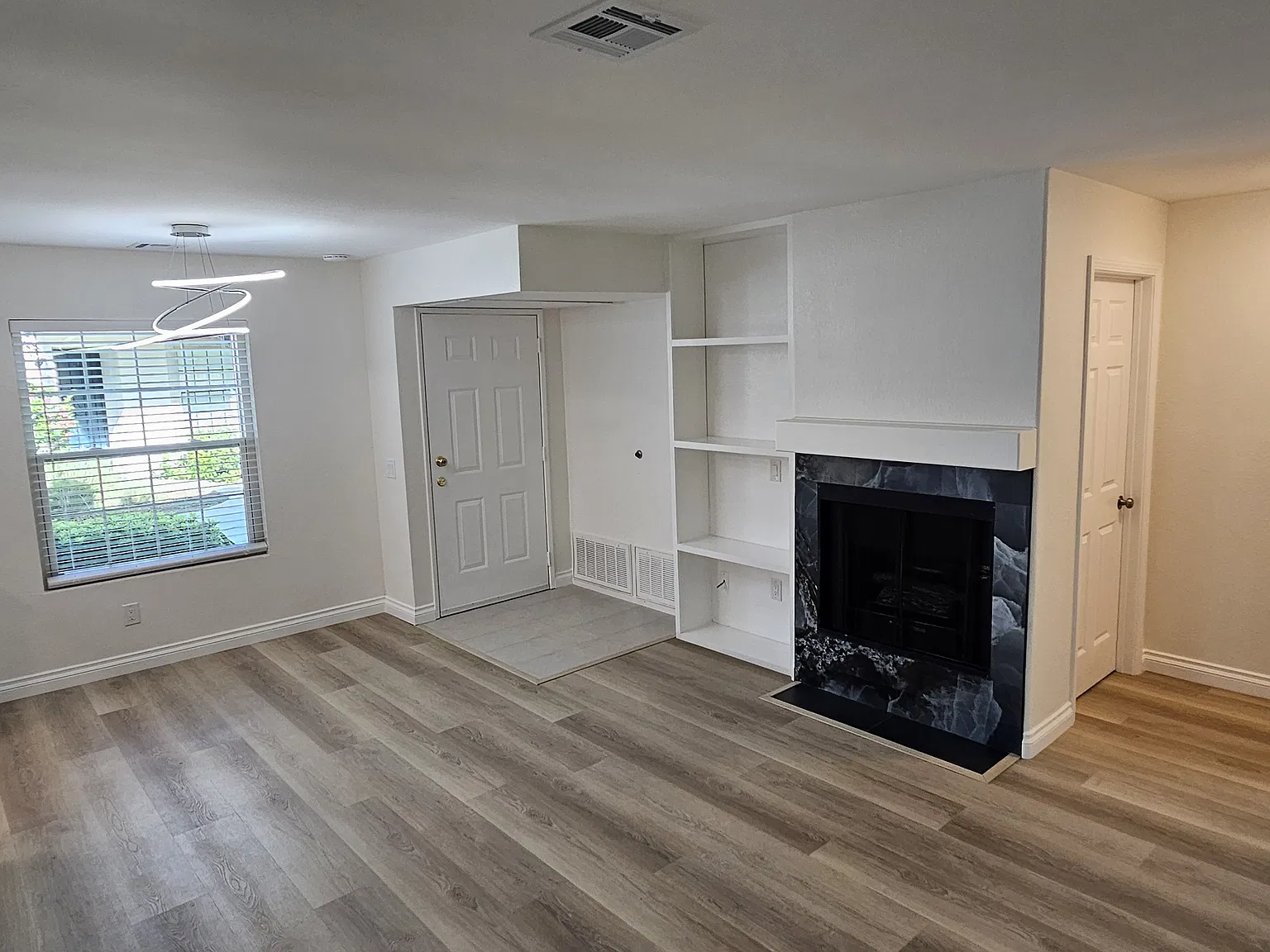 2 bed, 900 sqft, $3,000 — Photo 1