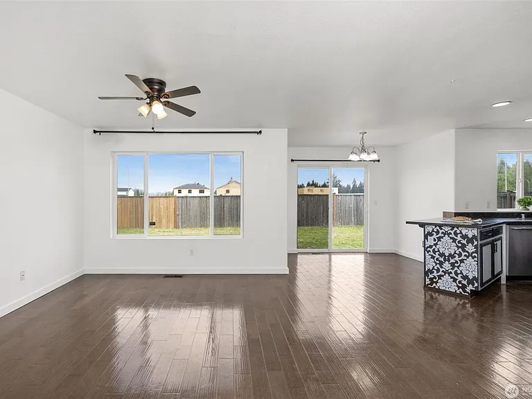 16602 Greenleaf Ave SE — Photo 2