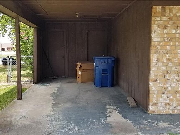 3rd image of 718 Crestline Dr